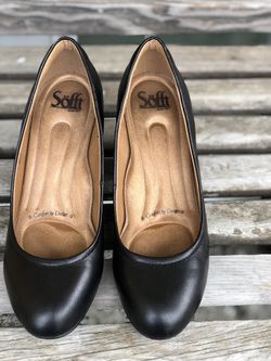 Sofft black pumps