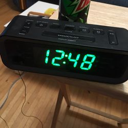 am/fm clock radio
