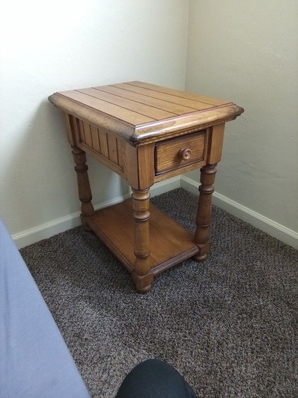 2 Identical End/Side Tables