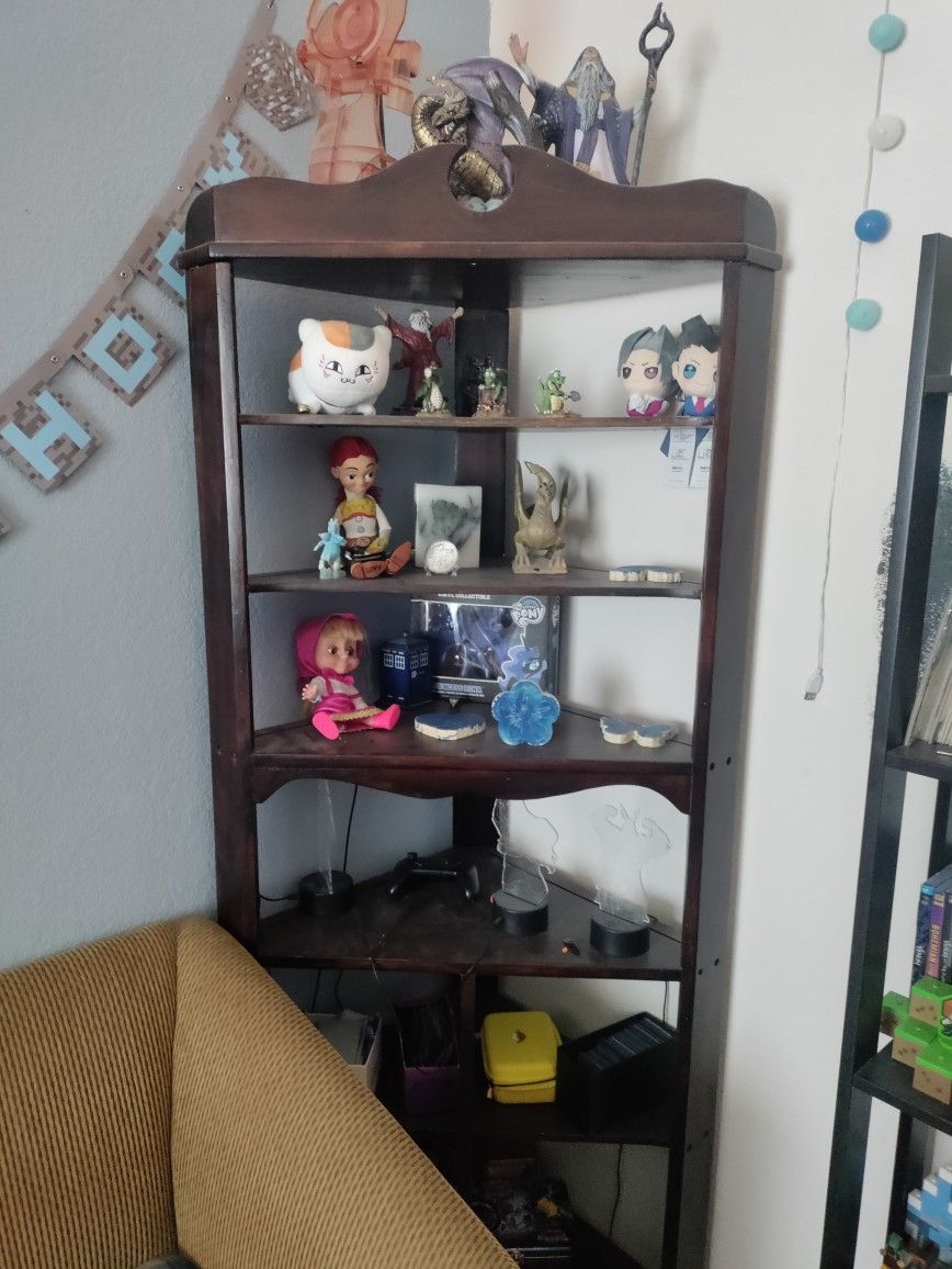 Corner shelf 