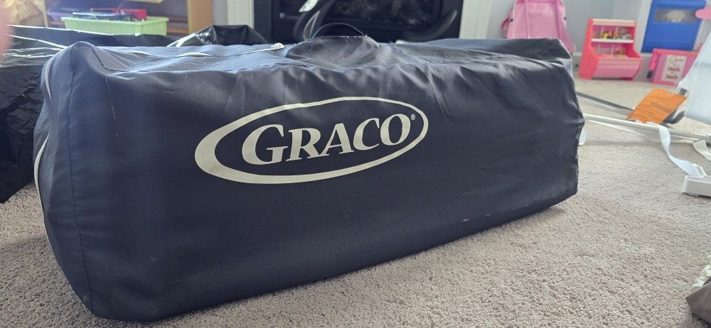 Graco Pack 'n Play Playard with Reversible Seat & Changer LX, Basin