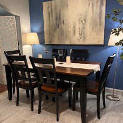 Beautiful Dining Set Great Condition!! Table with Leaf and 6 Chairs! I Can Deliver.