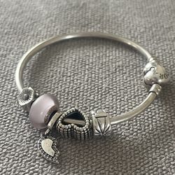 REAL Pandora Bracelet with 4 real charms 1 fake