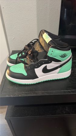 Air Jordan 1 “Green Glow” GS Size 6Y – Brand New / Never Worn (No Box)