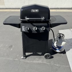 Dyna-Glo BBQ Grill 24,000 Btu Propane 3-Burner with Full Propane Tank and Cover Very Good Condition