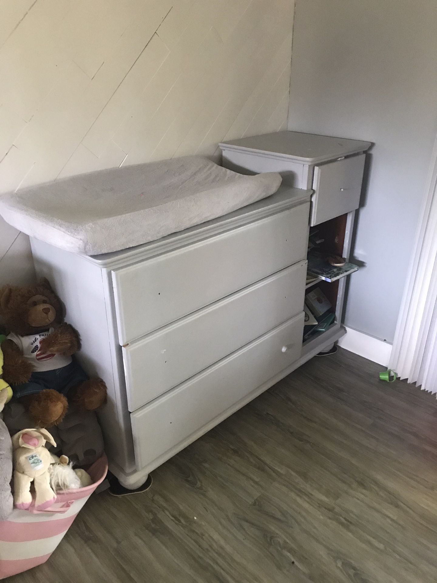 Baby changing table and changing pad