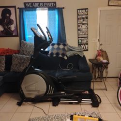 Elliptical Excersize Bike  (Sole E25)