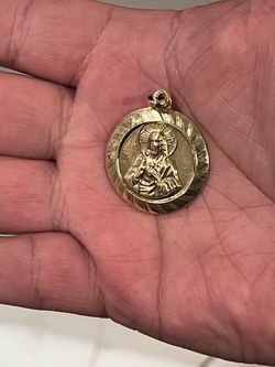 Gold pendant