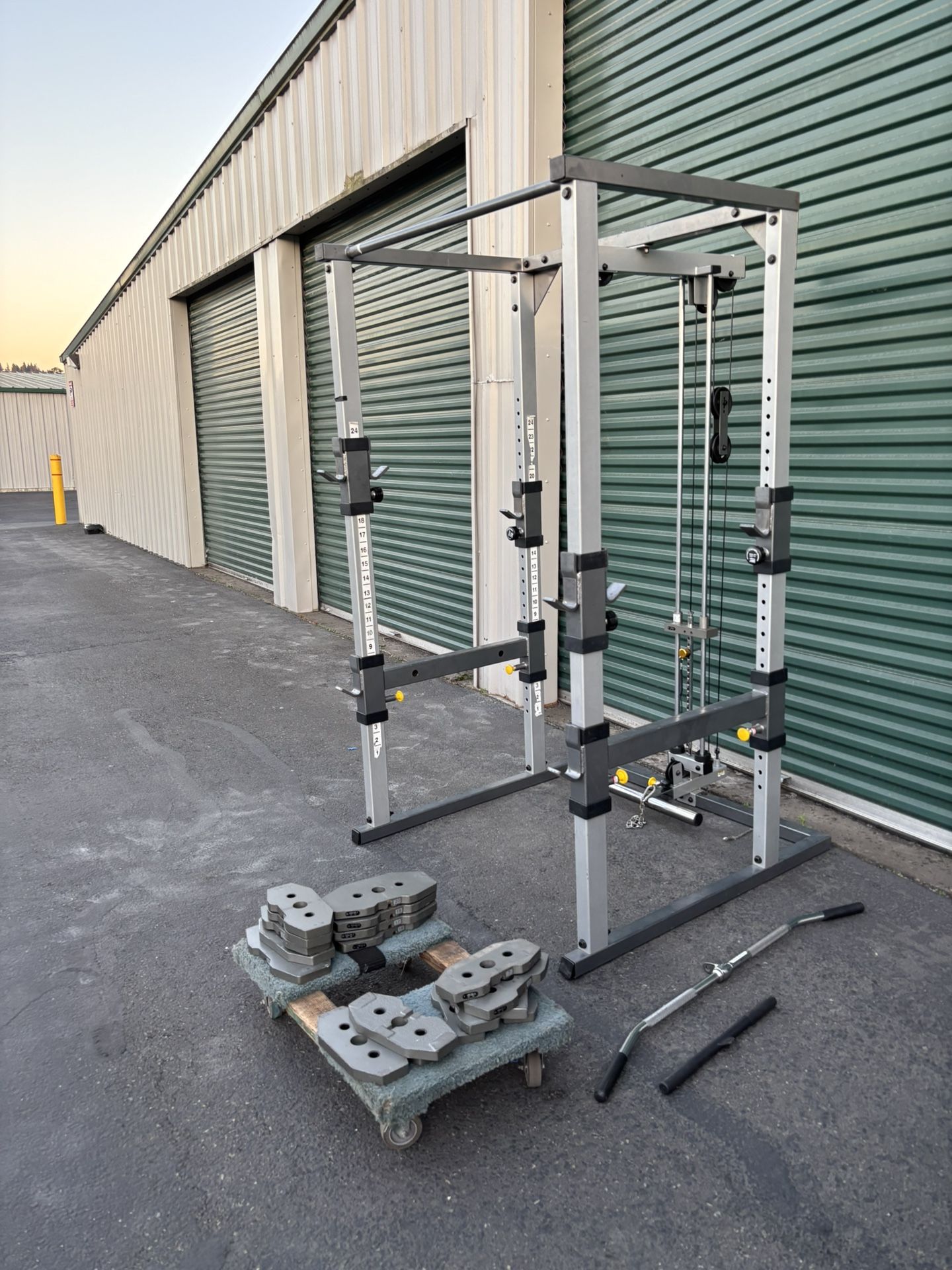 Gym Power Rack With Lat Pull Down