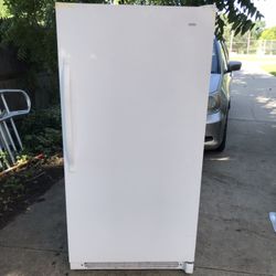 Refrigerator - Kenmore 18 Cu.ft Full Refrigerator. Free Delivery.