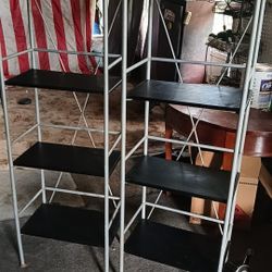 2 Shelves