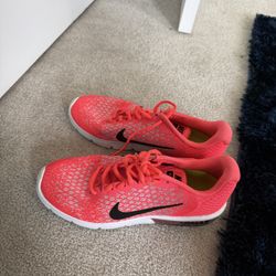 Women’s Nike Shoes Size 9