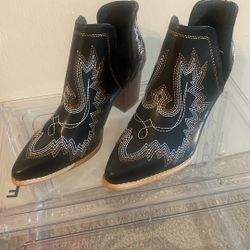 Boots Women’s Sz 37 Black