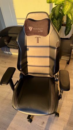 Secretlab Titan Gaming Chair