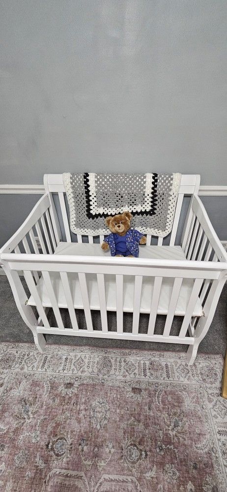 4 In 1 Mini Crib