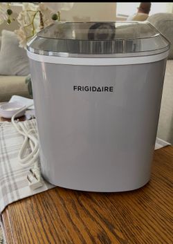 FRIGIDAIRE ICE MAKER