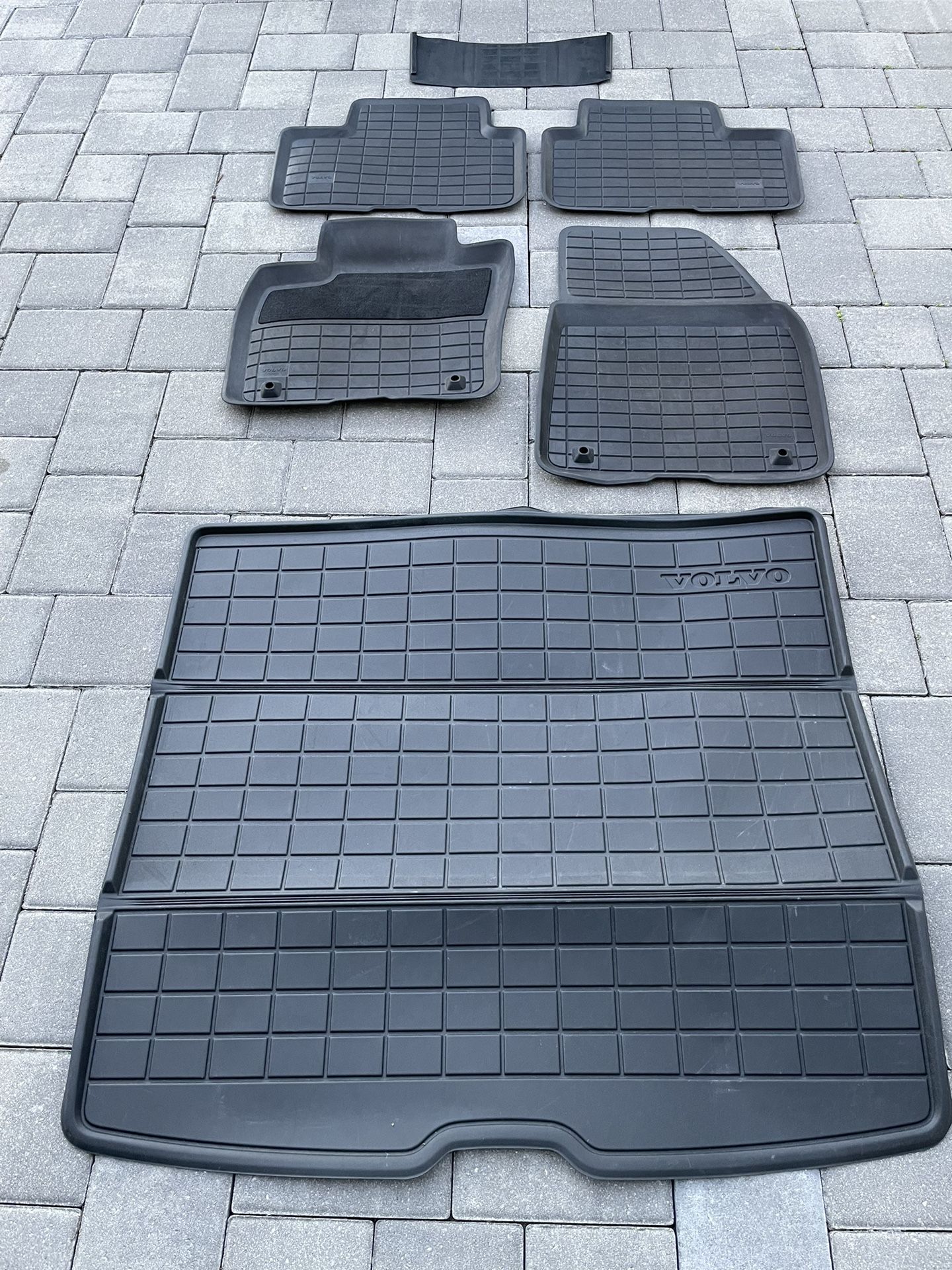 Original equipment OEM Volvo All-Weather Floor Mats for the XC-40