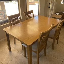 Kitchen table + chairs 