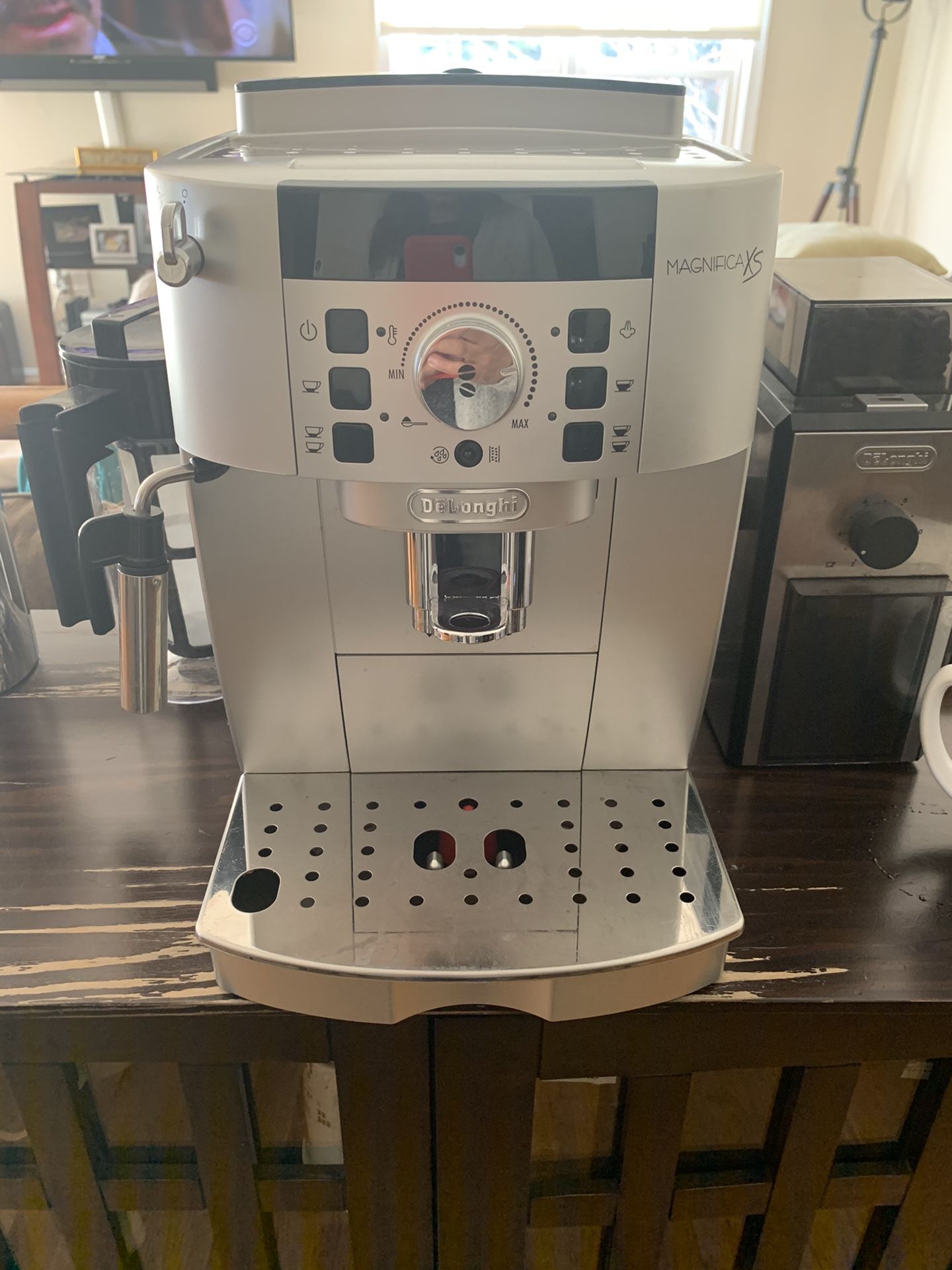 Magnifica XS Automatic Espresso Machine, Cappuccino Maker - ECAM22110SB for Sale!!