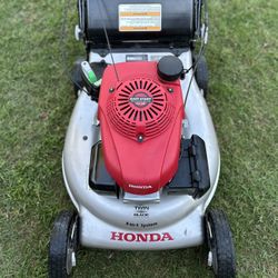 Lawnmower Honda HRR216 Gas Lawn Mower Self Propelled