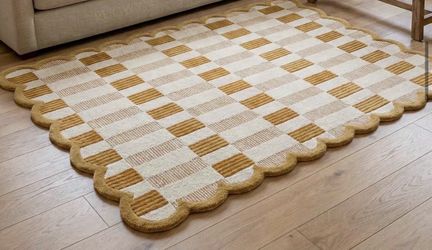 8x10 Neutral Cream/Brown Checkered Area Rug with Scalloped Edge