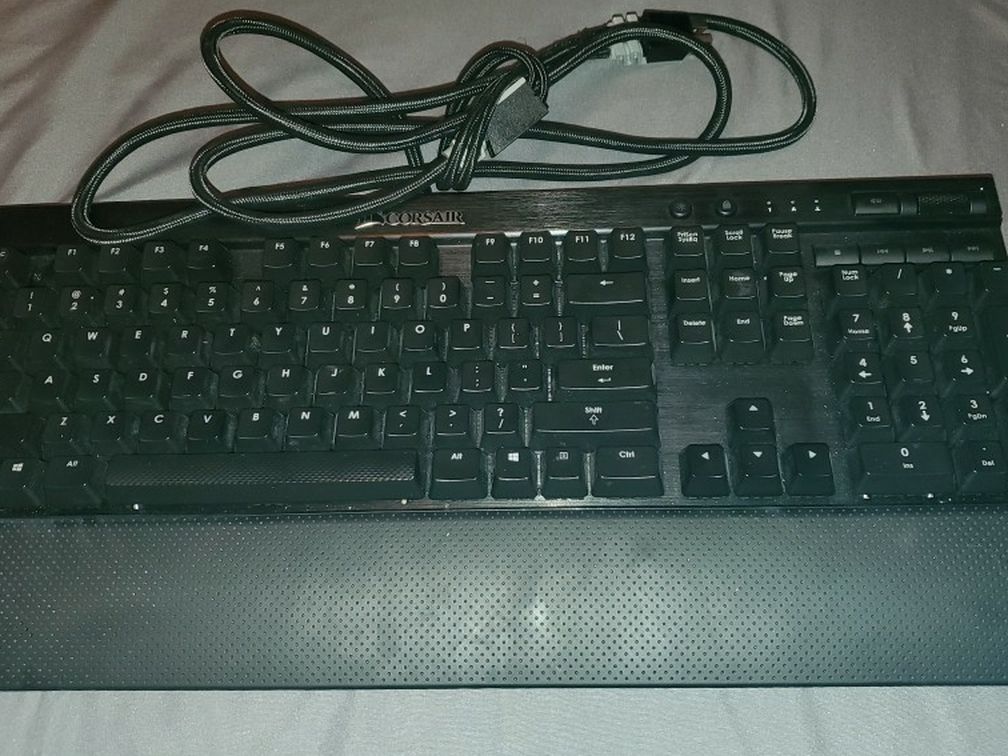Corsair K70 LUX Mechanical Gaming Keyboard - Backlit Red LED