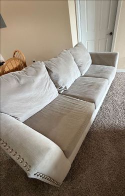 Comfortable Modern Couch / Sofa - Kissimmee