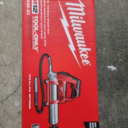 Milwaukee M12 Grease Gun 