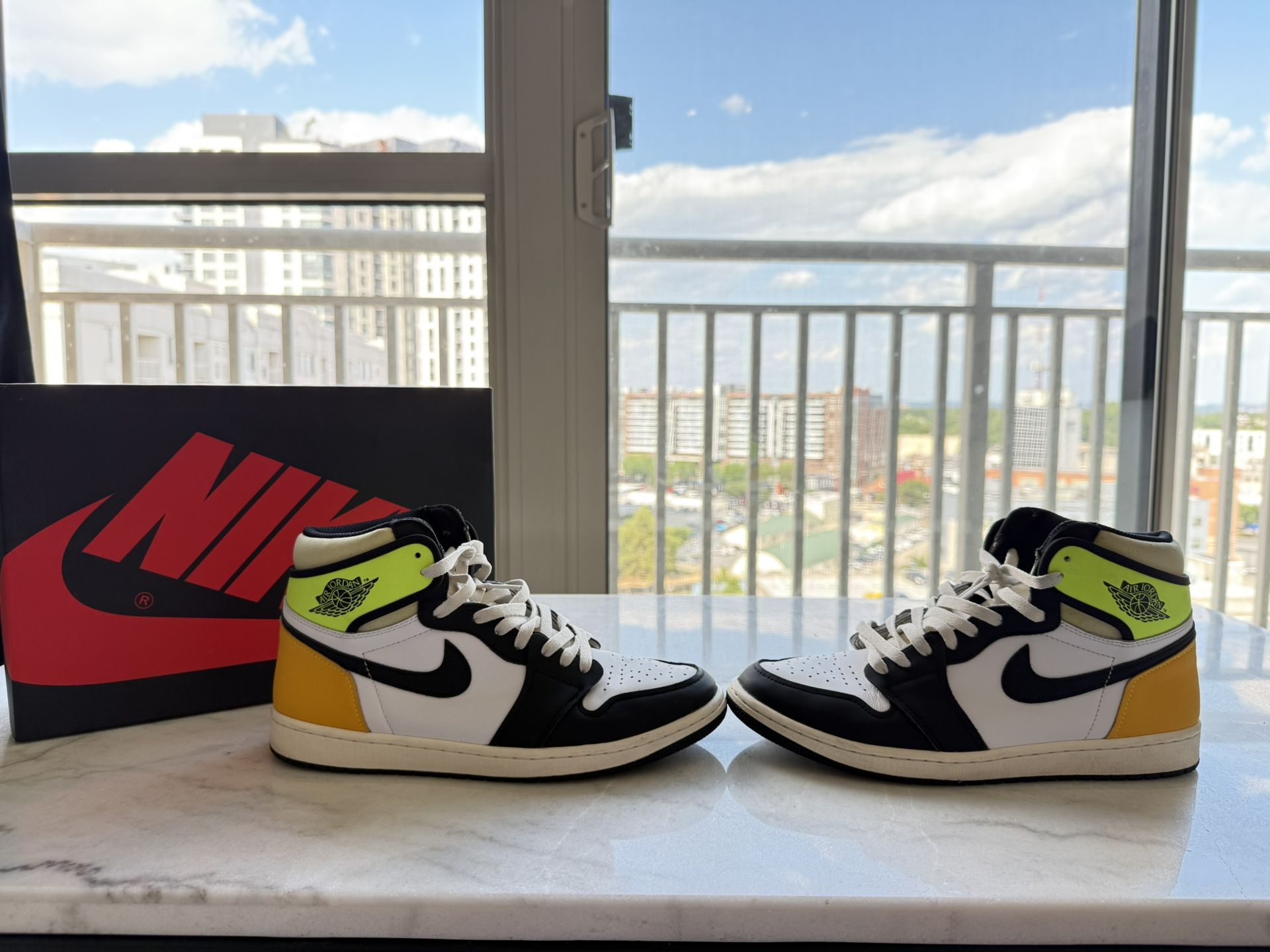 Jordan 1 Volt University Gold