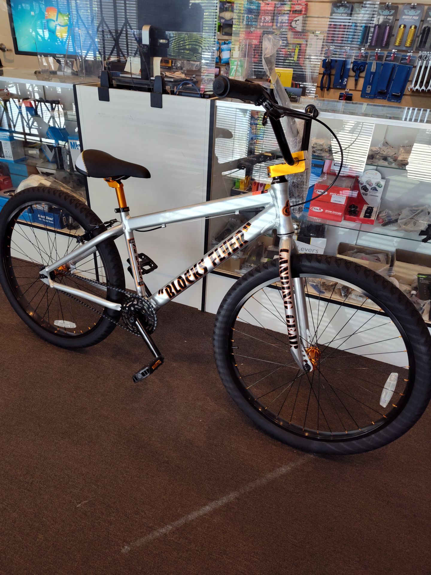 NEW 2024 SE BLOCKS FLYER 26 ICED OUT SILVER ORANGE SINGLE SPEED FREESTYLE WHEELIE RIPPER BMX BIKE