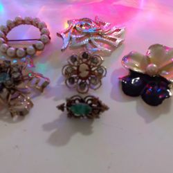 6 Vintage Broches. Nice Condition!