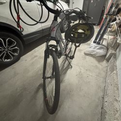 Like New Cannondale Bike W/ Helmet & Lock