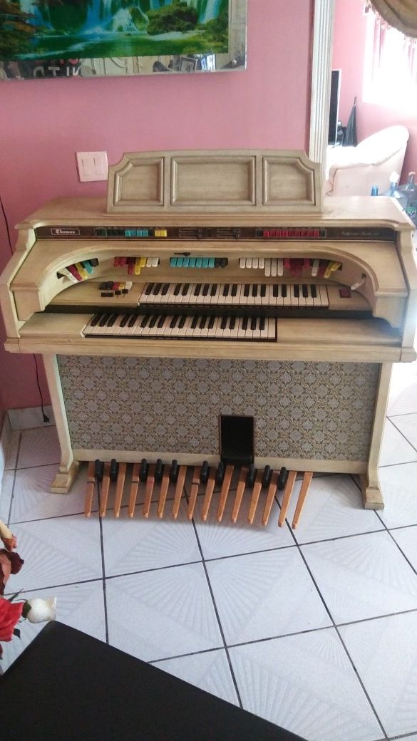 Classic piano by Thomas California theatre 287