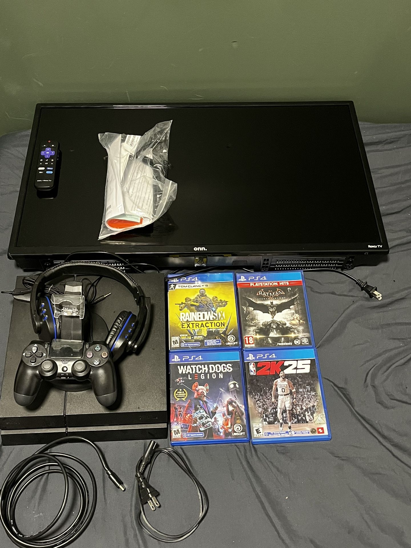 32” Smart Tv & PS4 Bundle W/ Charging Station & Headset