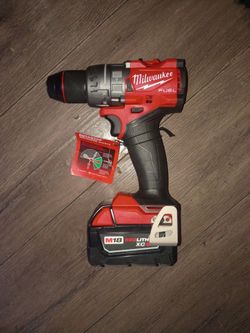 Milwaukee Hammer Drill/Driver with battery