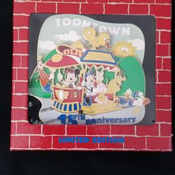Disney Limited Edition Toontown 15th Anniversary Pin 