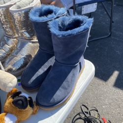 Ugg’s Size 6