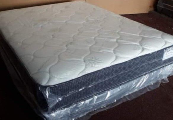 QUEEN PLUSH MATTRESS