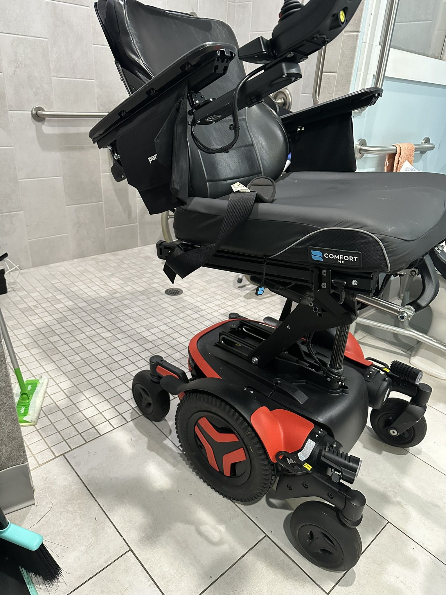 High End Per Mobil Wheel Chair