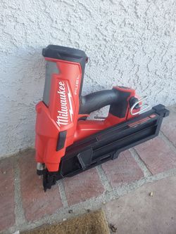 Milwaukee
M18 FUEL 3-1/2 in. 18-Volt 30-Degree Lithium-Ion Brushless Cordless Framing Nailer (Tool-Only)