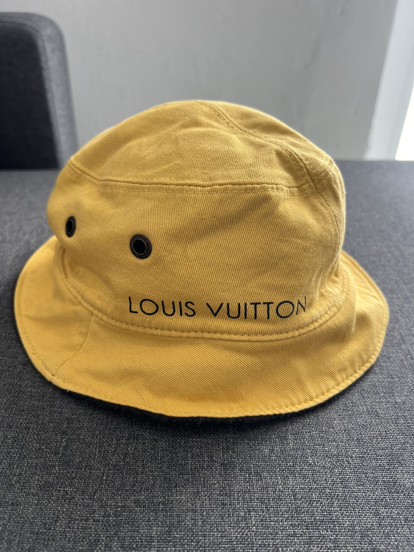 Sombrero de pescador (Bucket Hat) reversible con monograma de Louis Vuitton