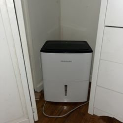 Frigidaire Dehumidifier 22 Pint