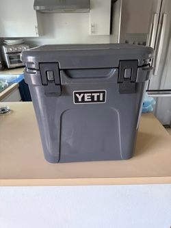 YETI Roadie 24  Hard Cooler Charcoal