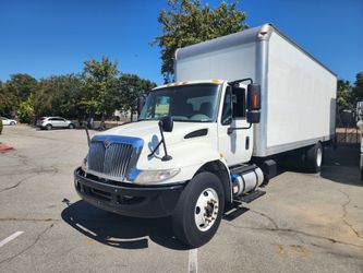 2018 international 4300 26ft box truck