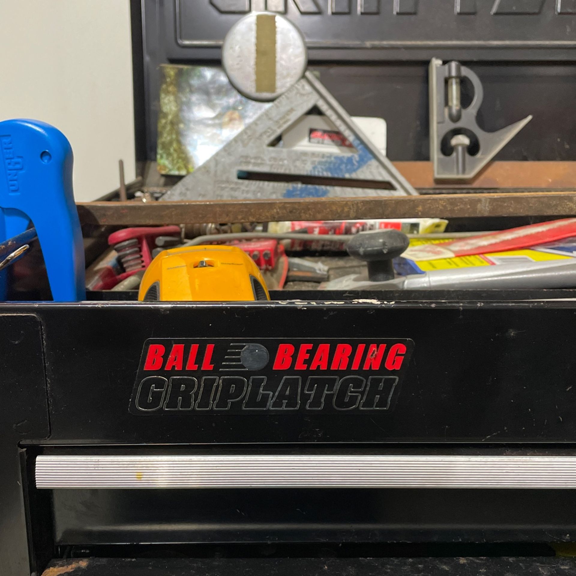 Craftsman 11 drawer ball bearing grip latch tool chest on wheels for