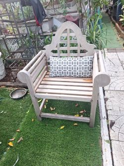 Teak sitting chair
