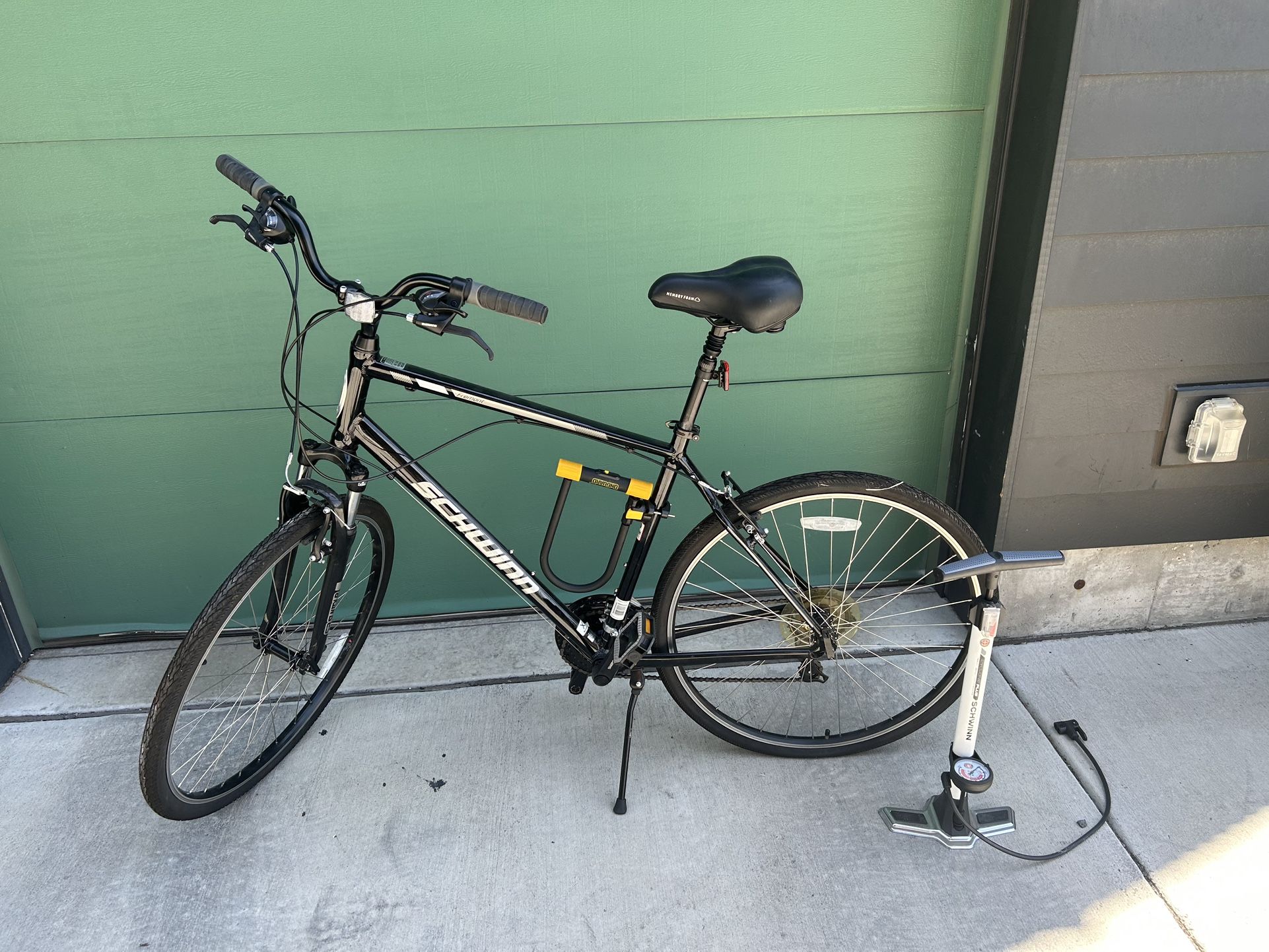 Schwinn Signature Men’s Fremont Hybrid Bike