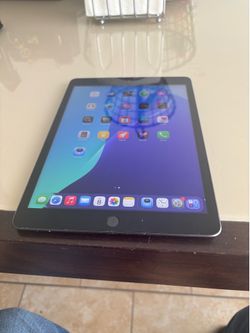 IPAD 9th Gen WIFI AND CELLULAR 64 FACTORY UNLOCKED MINT CONDITION 26.4.2 OSX LASTED UPDATE