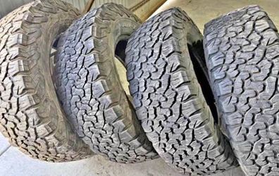 245/75/17 BFGOODRICH Ko2 set de Tires con 70% de vida las 4