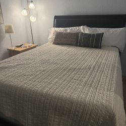 Queen Pillow Top Matress